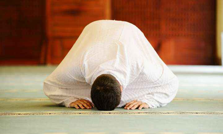 Sujud Tangan Dulu Atau Lutut Dahulu